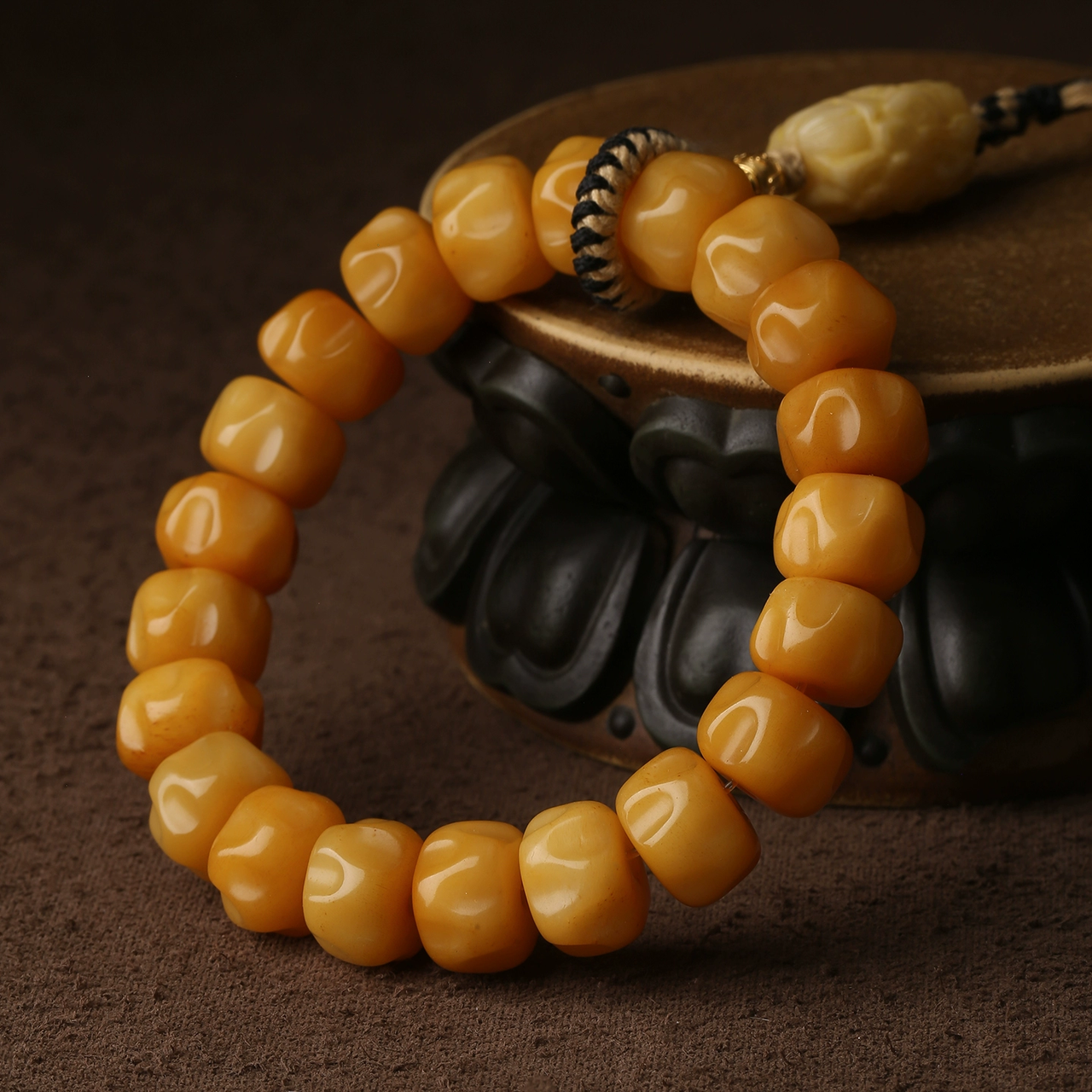 Tibetan Yak Bone Bracelet with Six-Word Mantra Bead – Handmade Buddhist Mala for Men